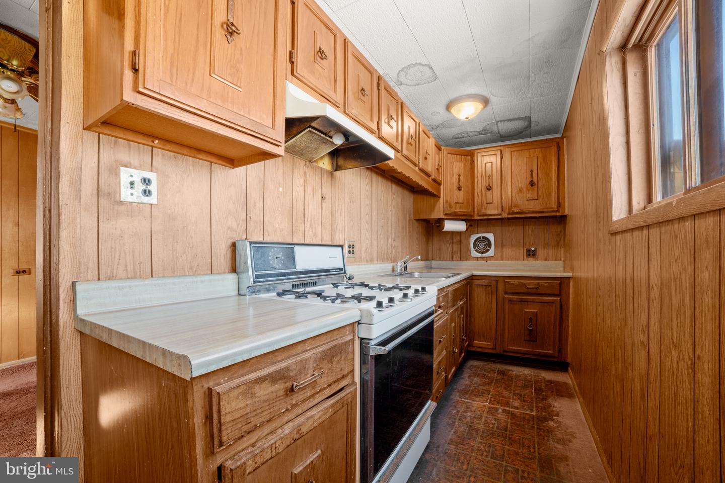 46 Central Property Photo 9