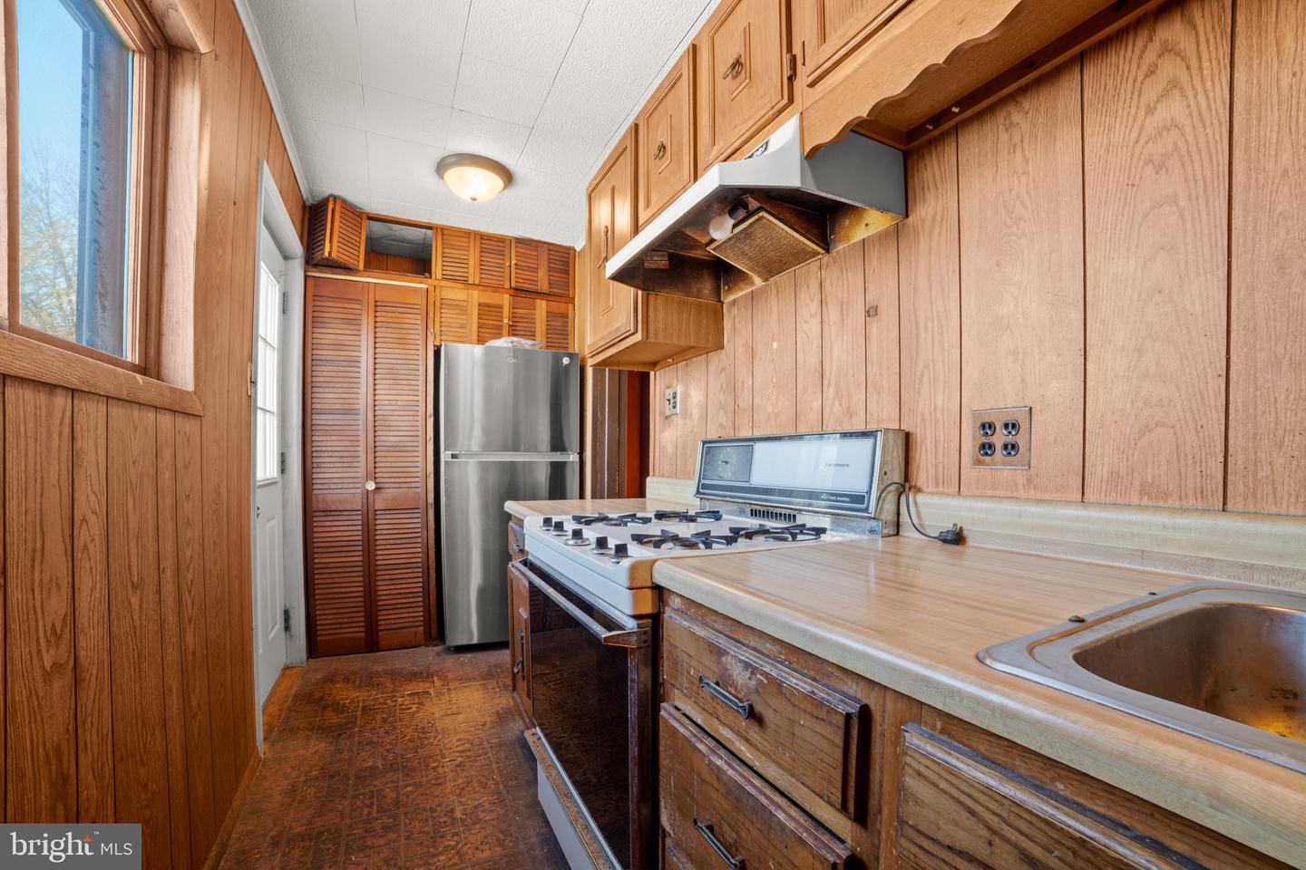 46 Central Property Photo 10