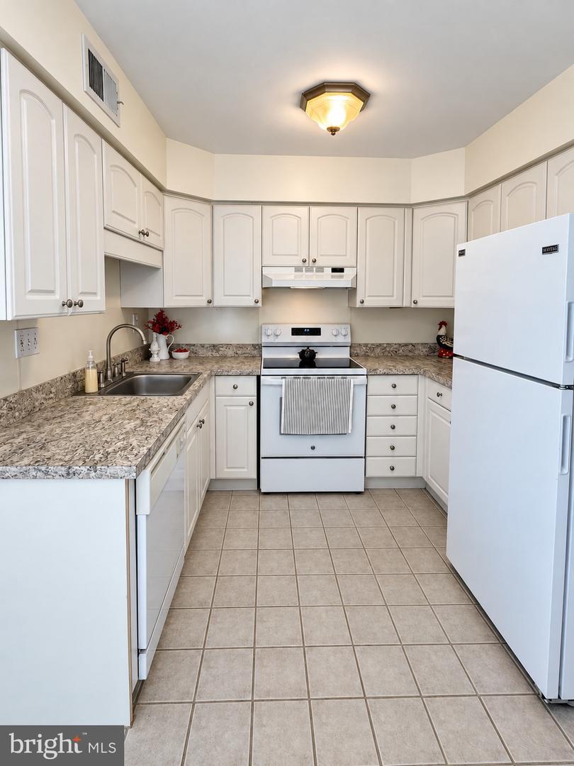 5765 Corsair Ct Property Photo 4