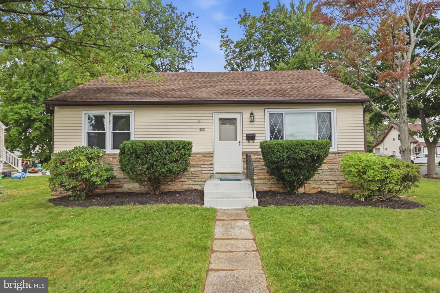 400 Maple St Property Photo 1