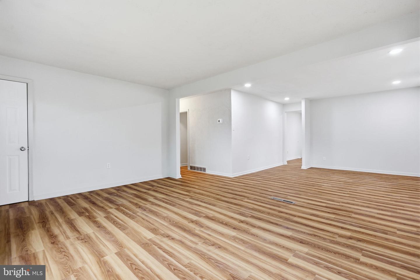 400 Maple St Property Photo 6