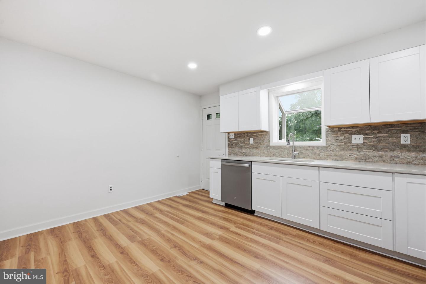 400 Maple St Property Photo 11