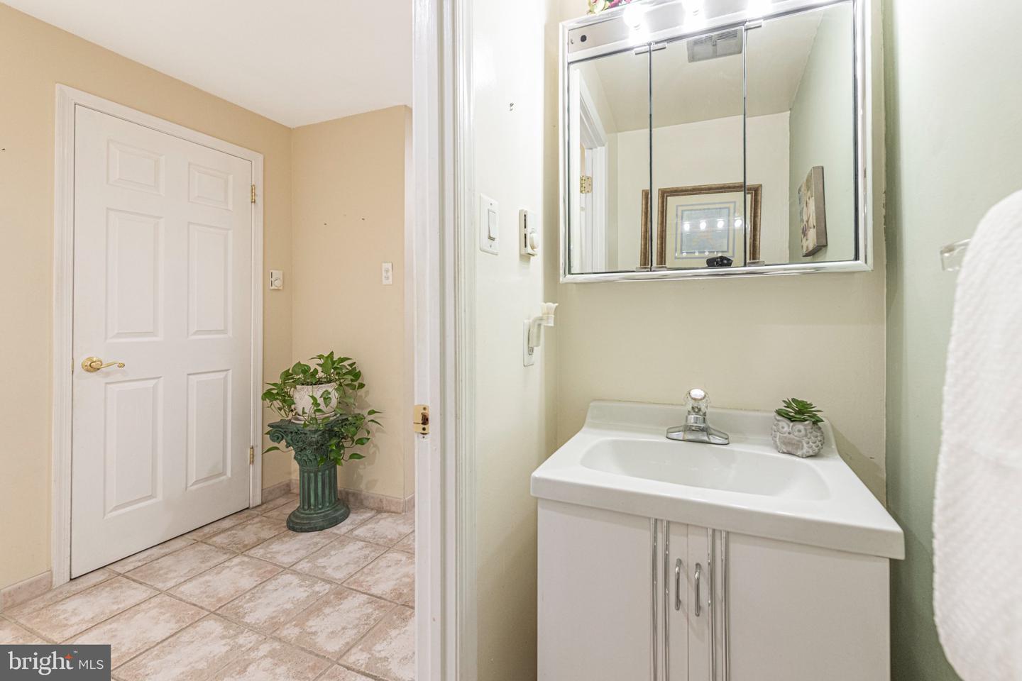 1053 Florida Ave Property Photo 12