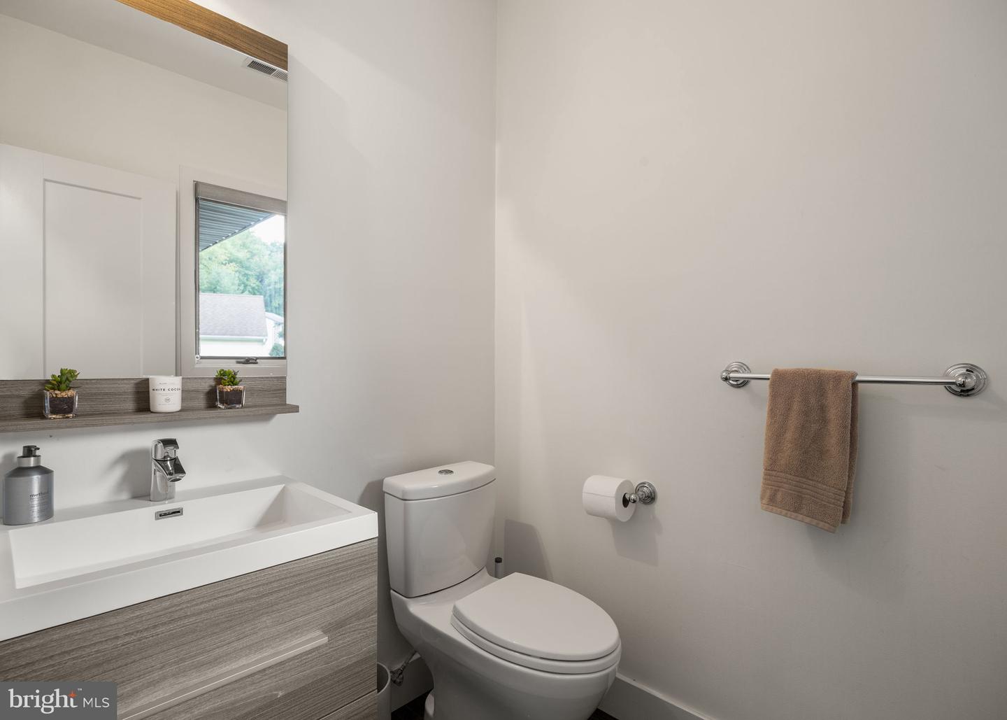 885 Spring View Dr Property Photo 7