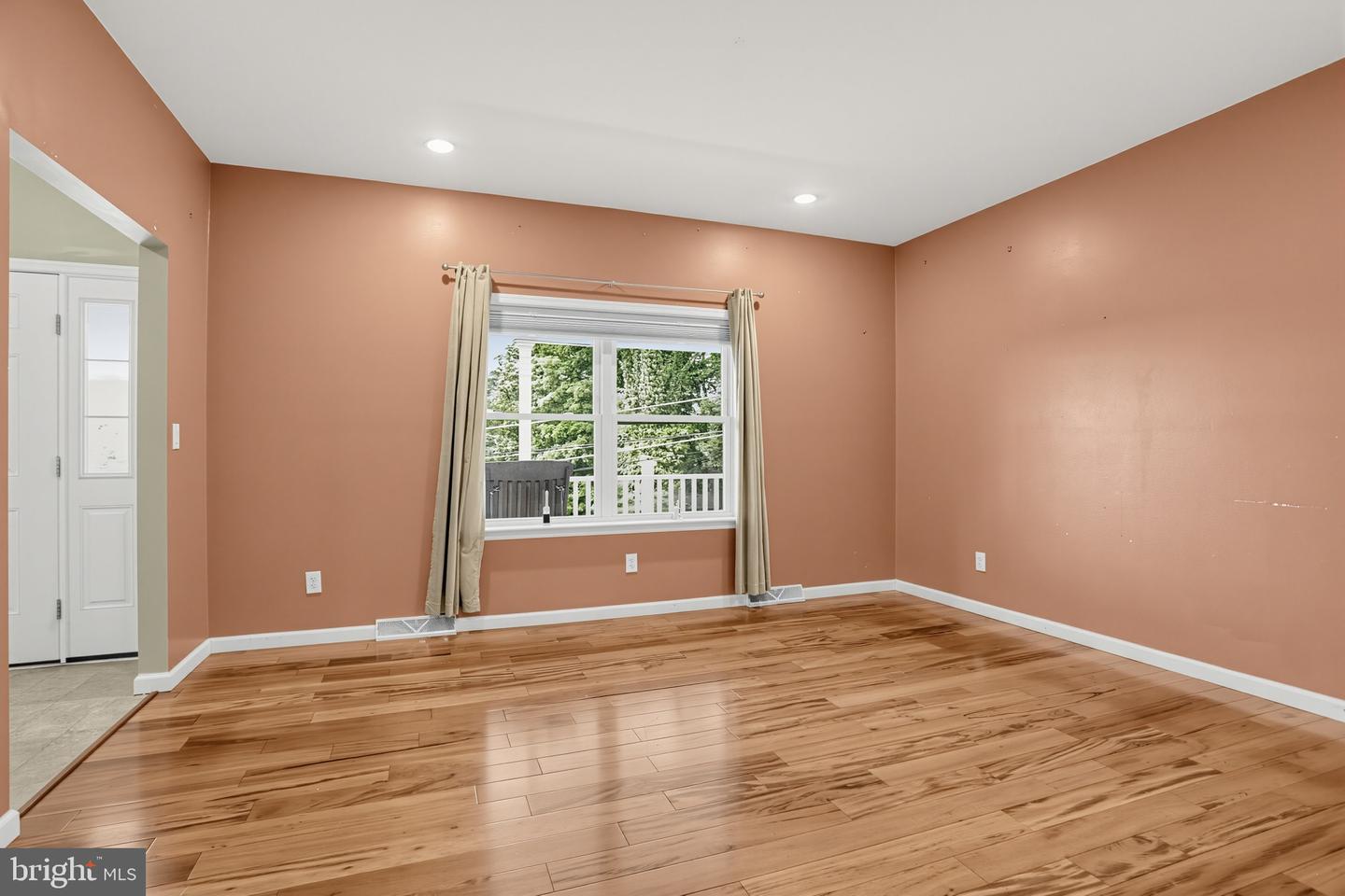 413 Lincoln Ave Property Photo 5