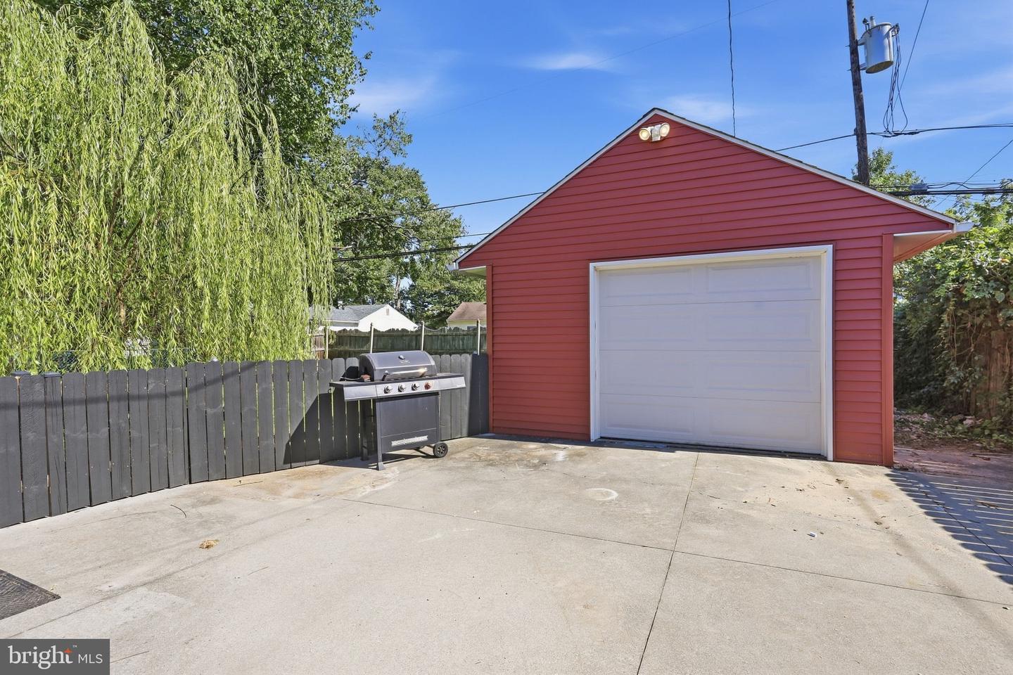649 Hillcrest Property Photo 22