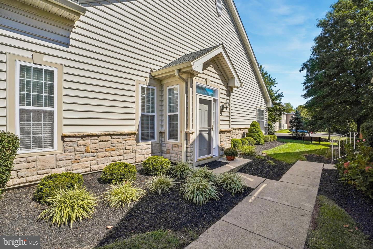 806 Devonshire Ct #59 Property Photo 3
