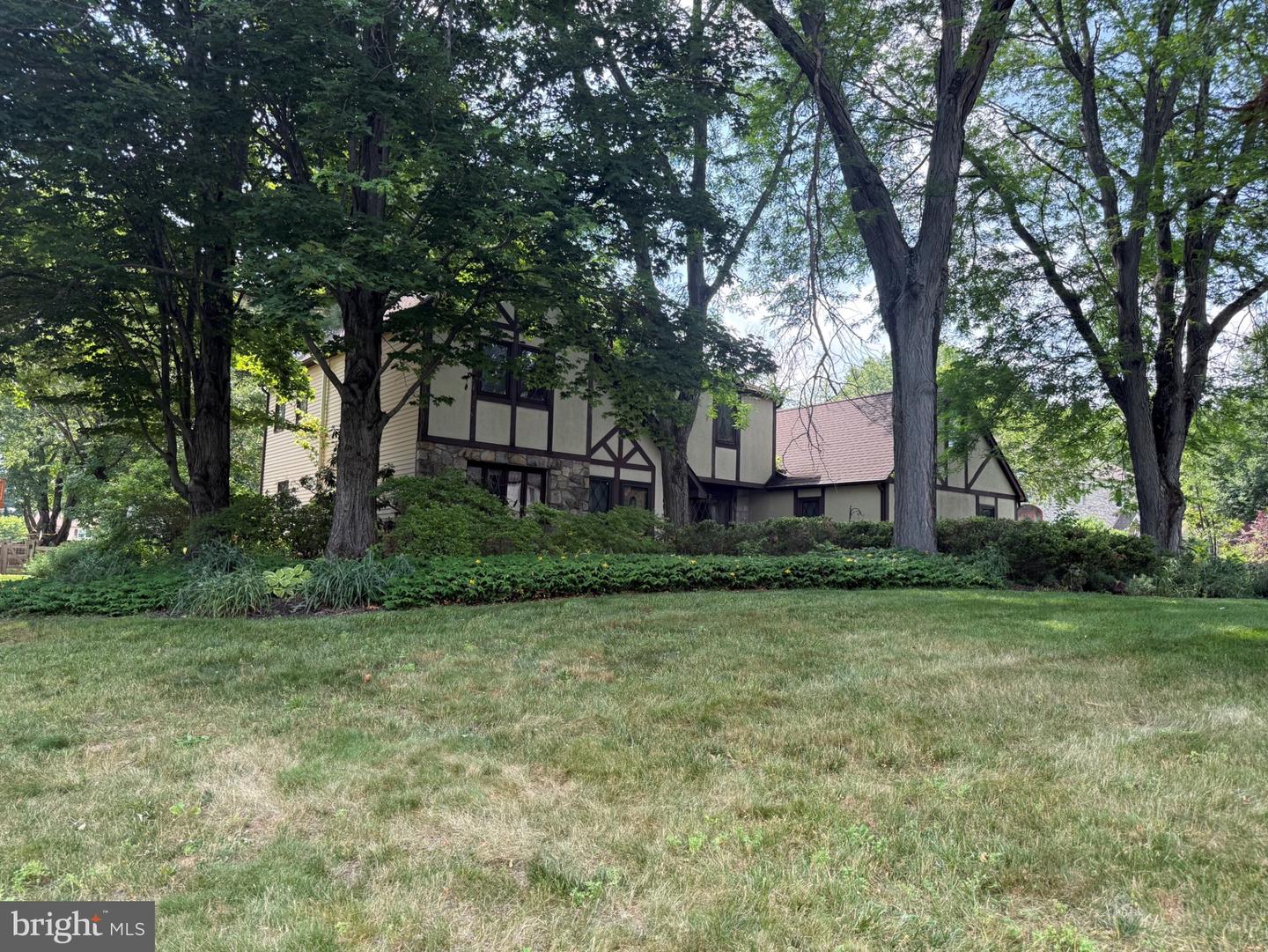 905 Hamilton Dr Property Photo 1