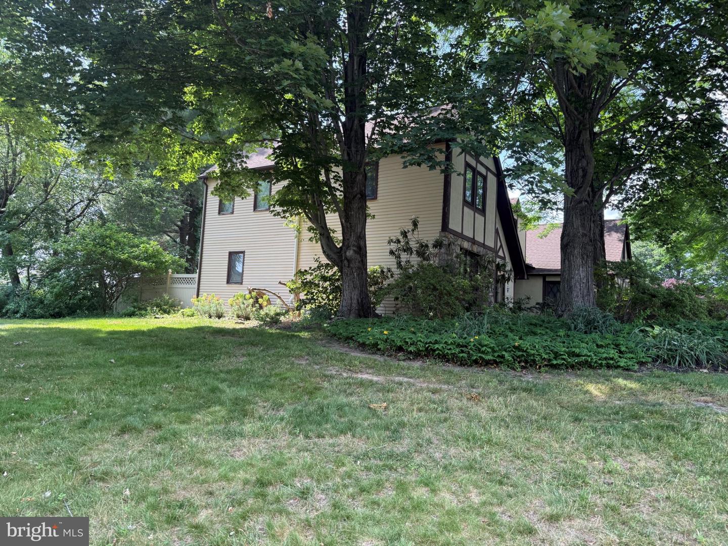 905 Hamilton Dr Property Photo 4