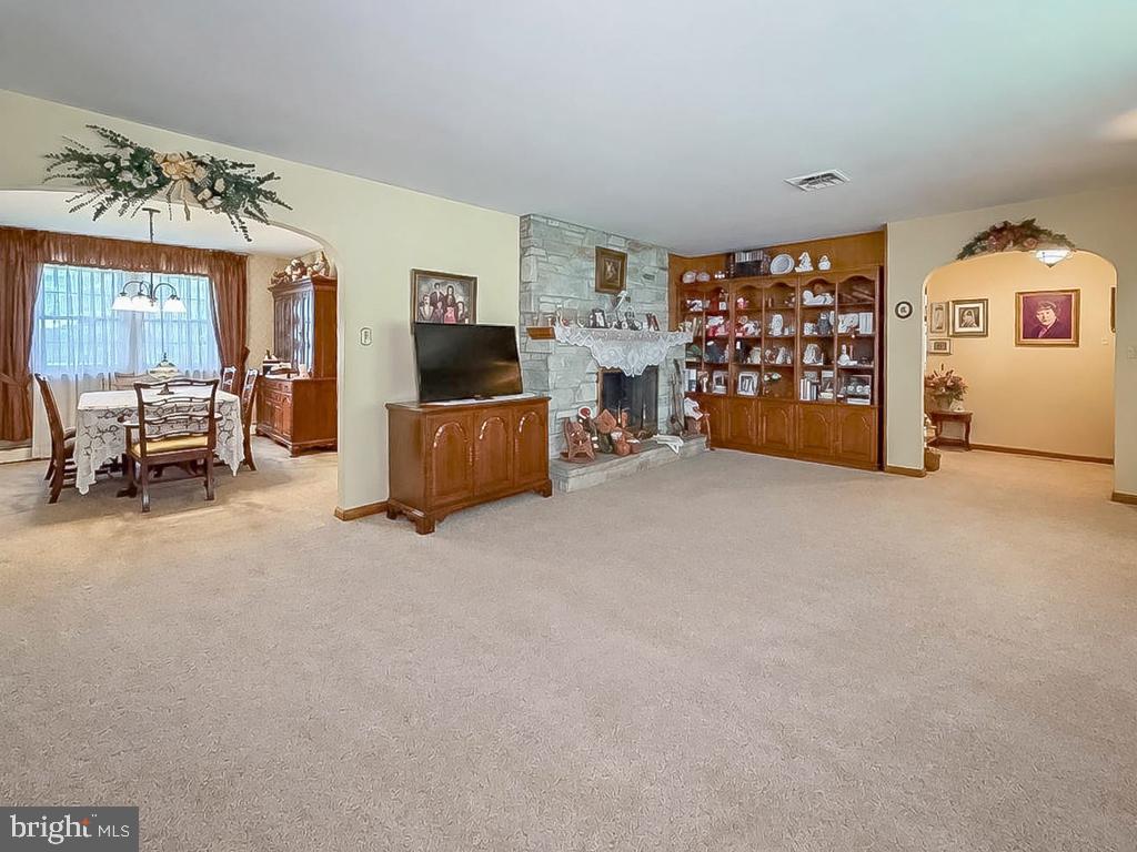 3695 Grandview Ave Property Photo 6