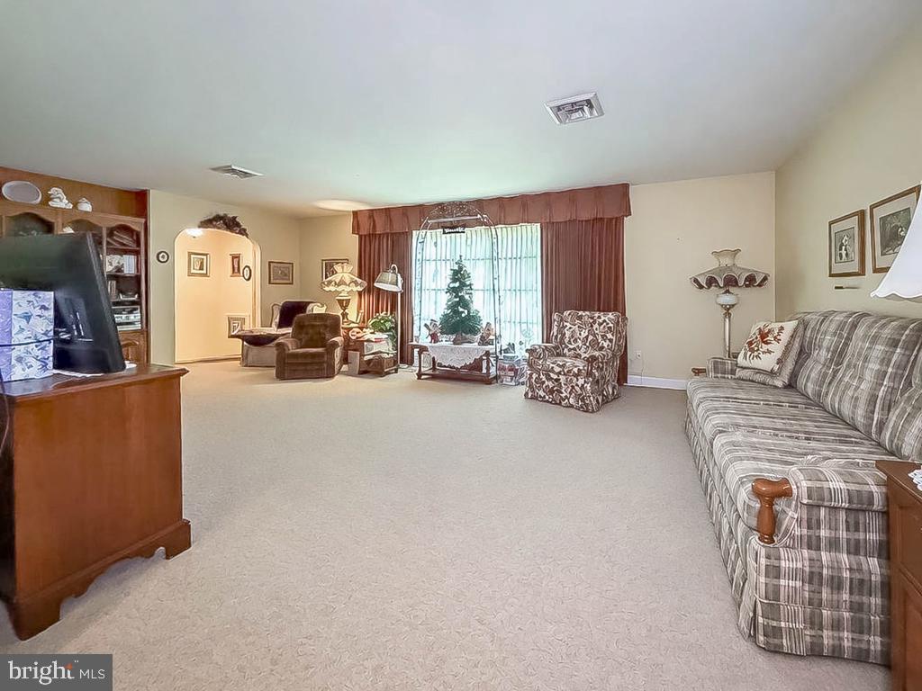3695 Grandview Ave Property Photo 7