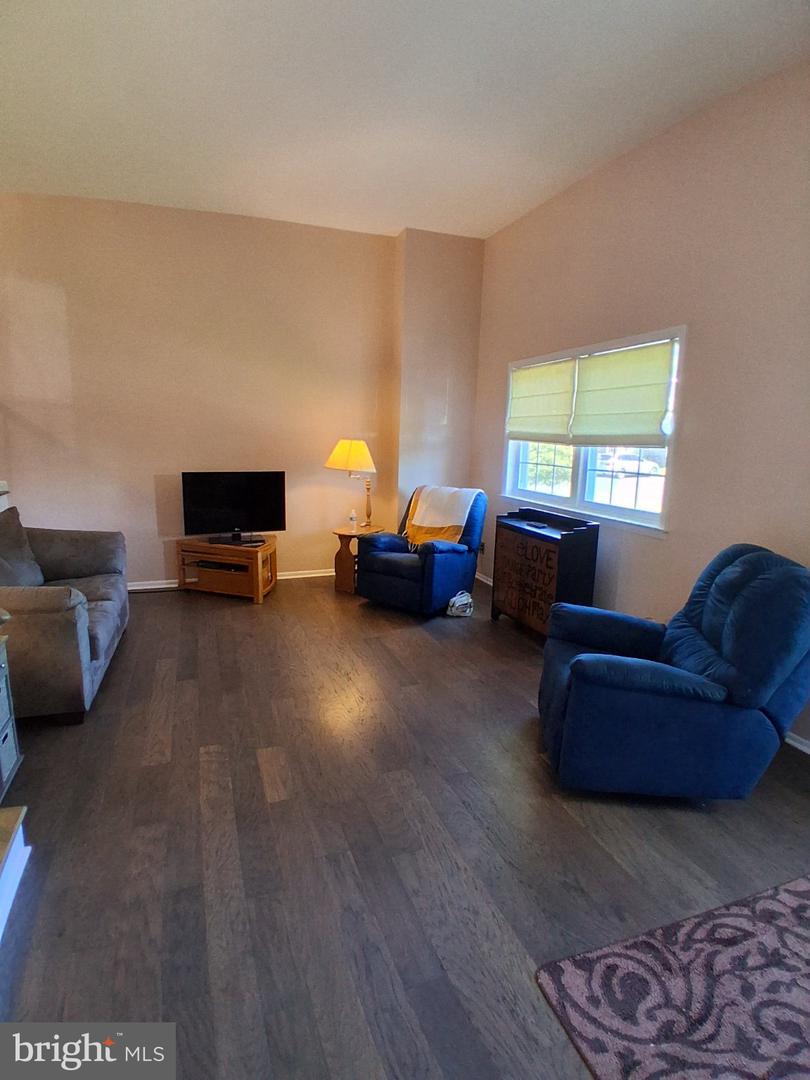5208 Inlet Dr #n Property Photo 8
