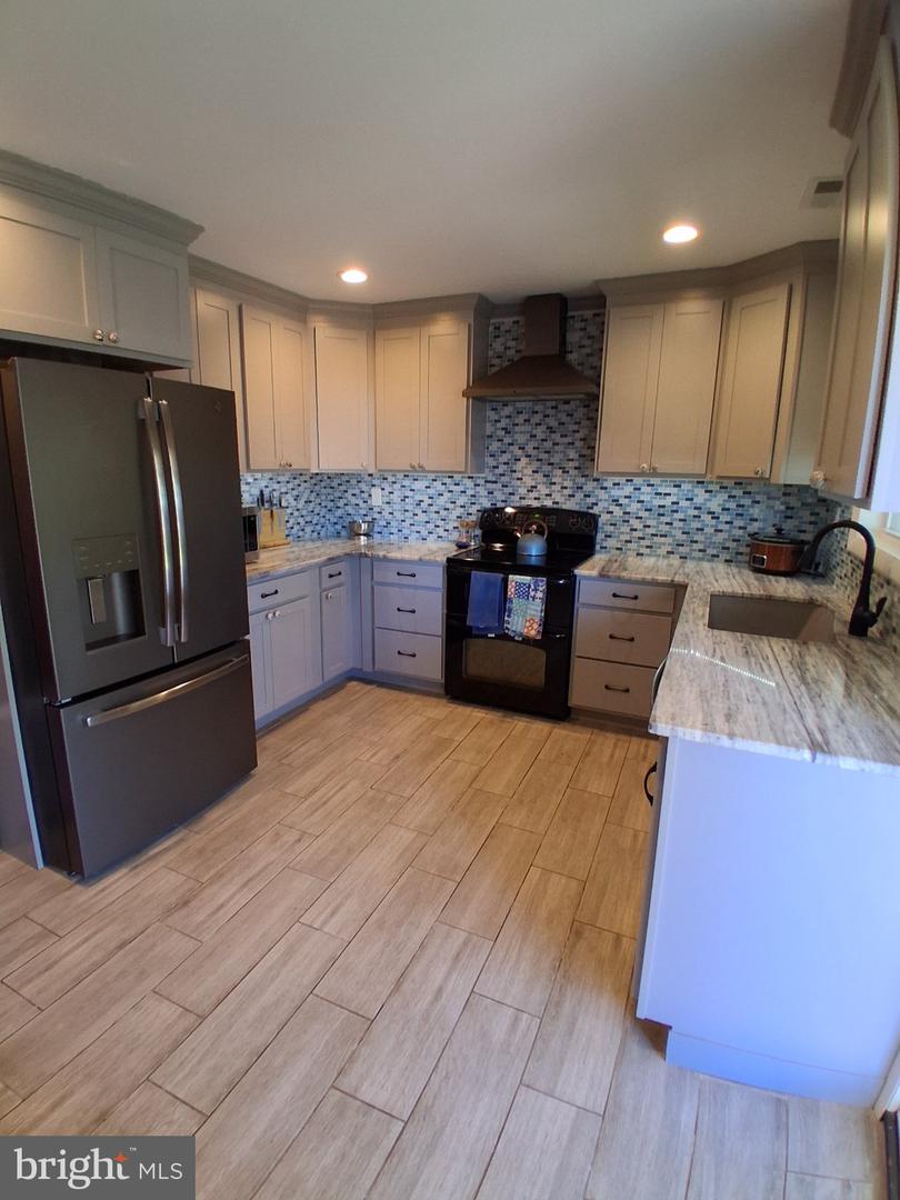 5208 Inlet Dr #n Property Photo 13