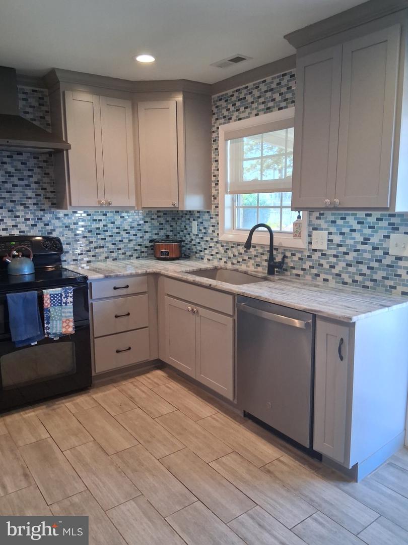 5208 Inlet Dr #n Property Photo 15