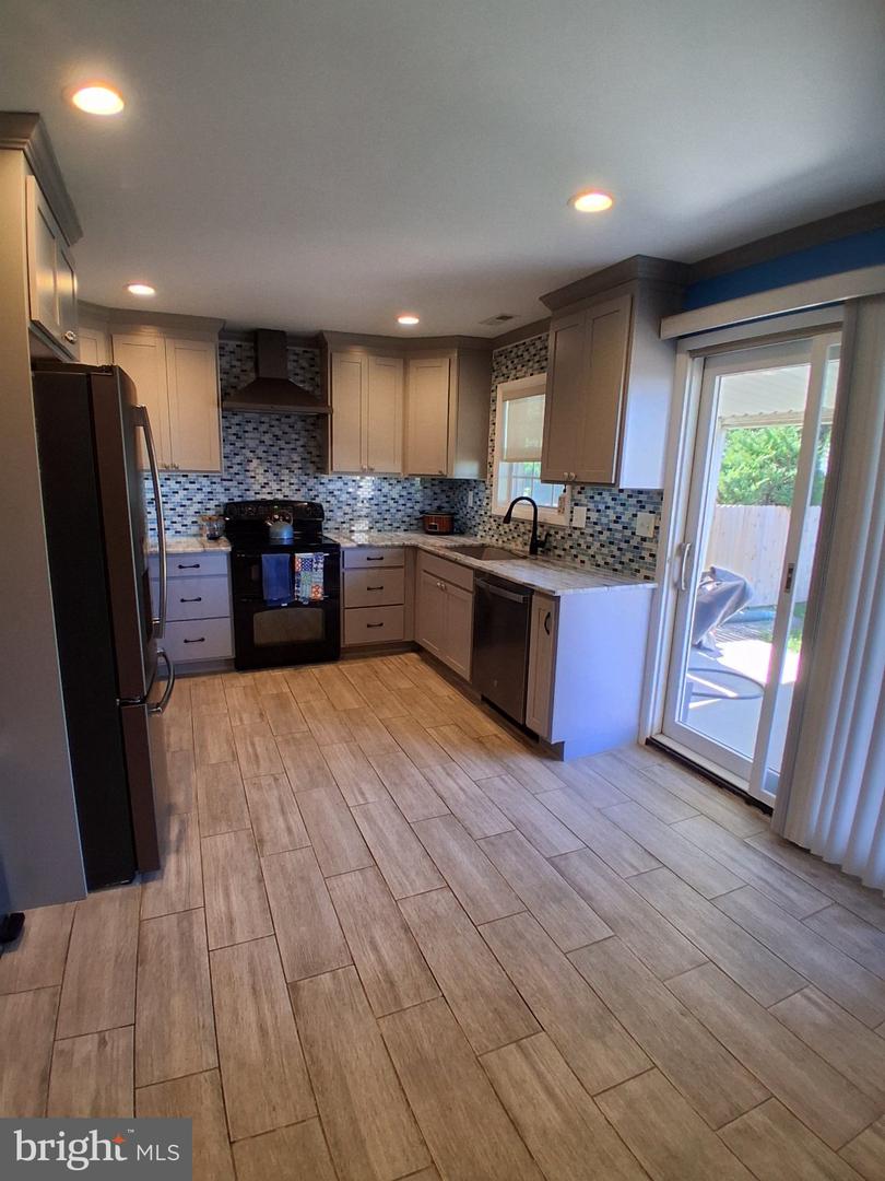 5208 Inlet Dr #n Property Photo 16