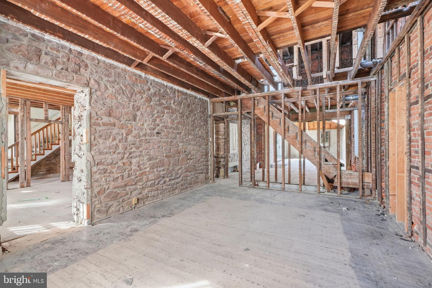 113 E Penn St Property Photo 6