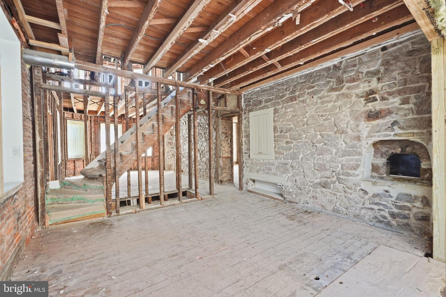 113 E Penn St Property Photo 10