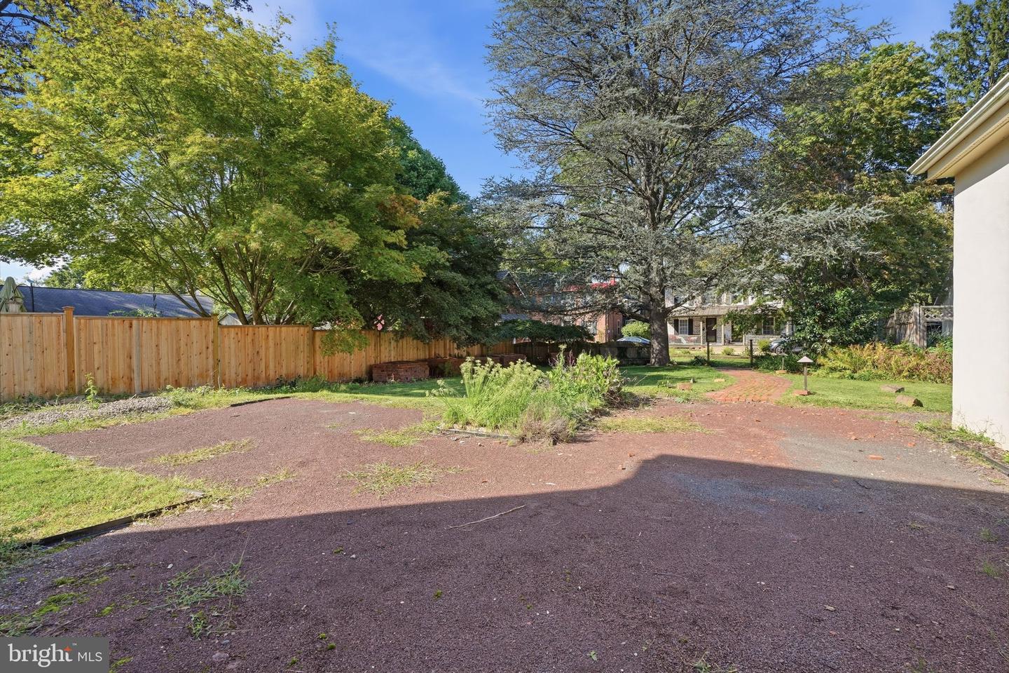 113 E Penn St Property Photo 17