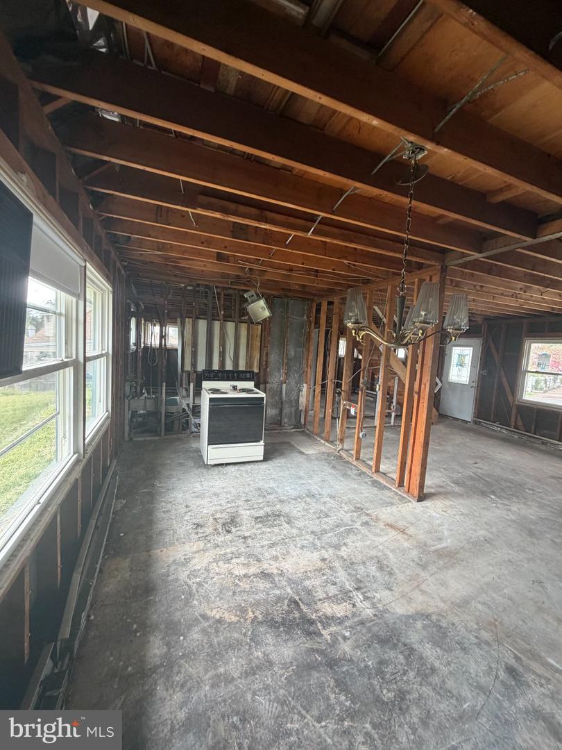 14 Circle Rd Property Photo 4
