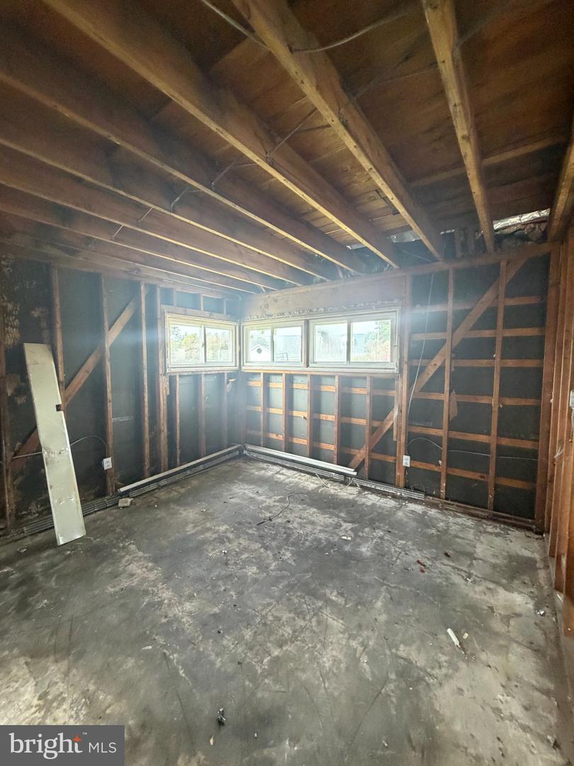 14 Circle Rd Property Photo 7