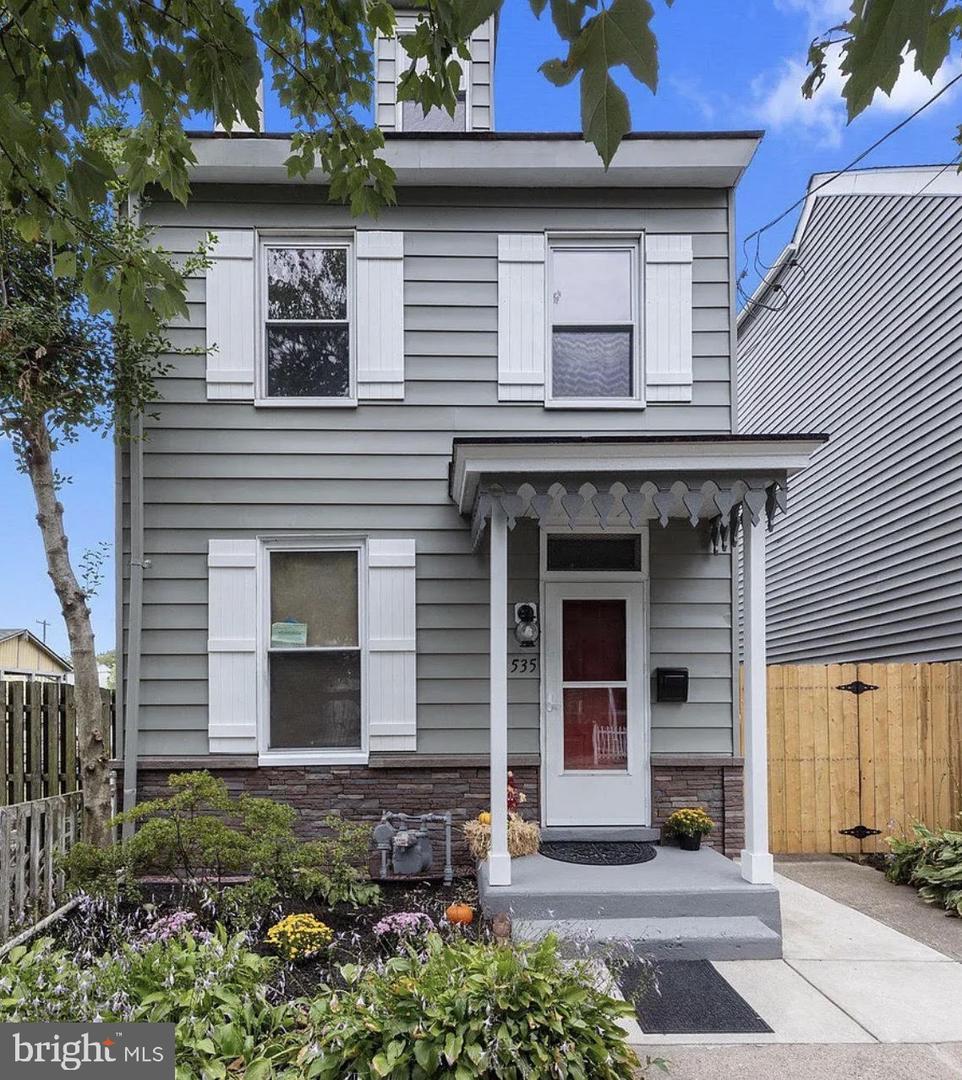 535 Locust St Property Photo 1