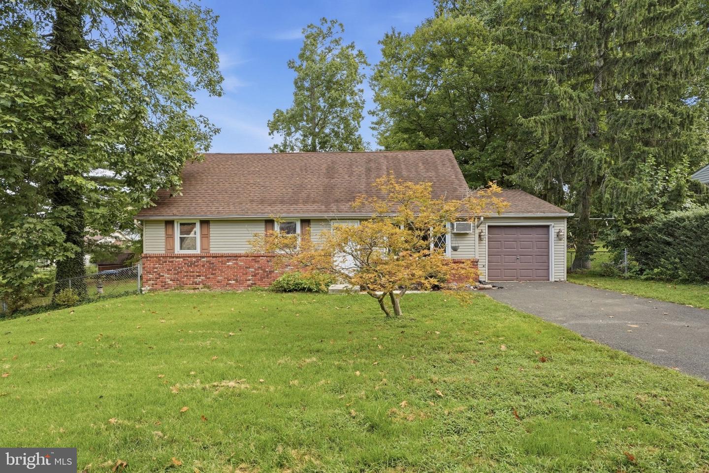 402 Larchwood Ave Property Photo 1