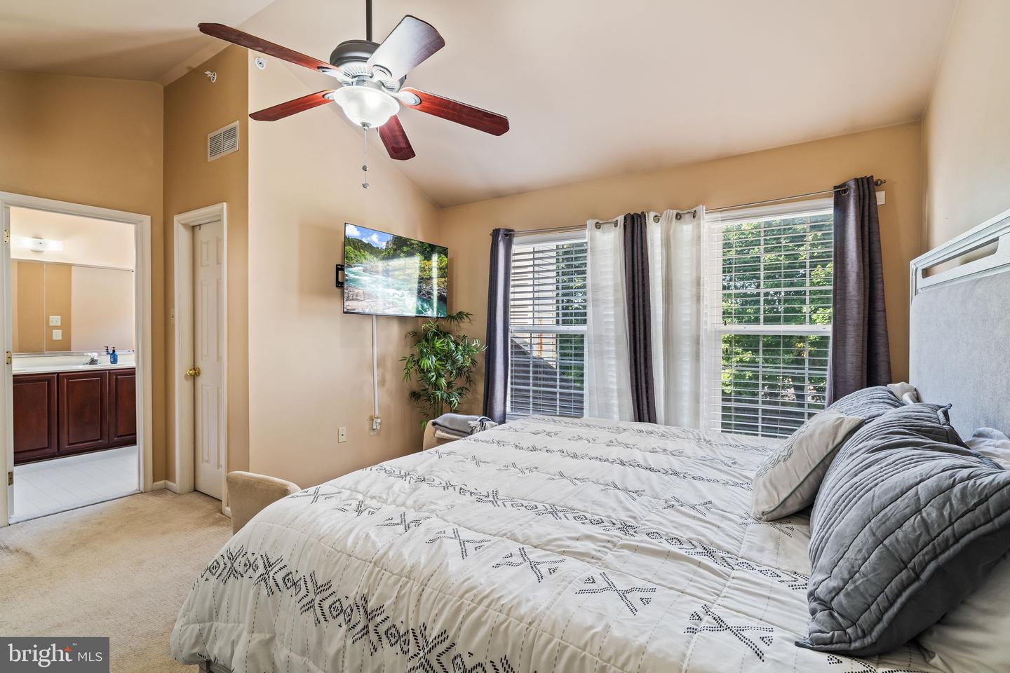 1433 Heron Way Property Photo 13