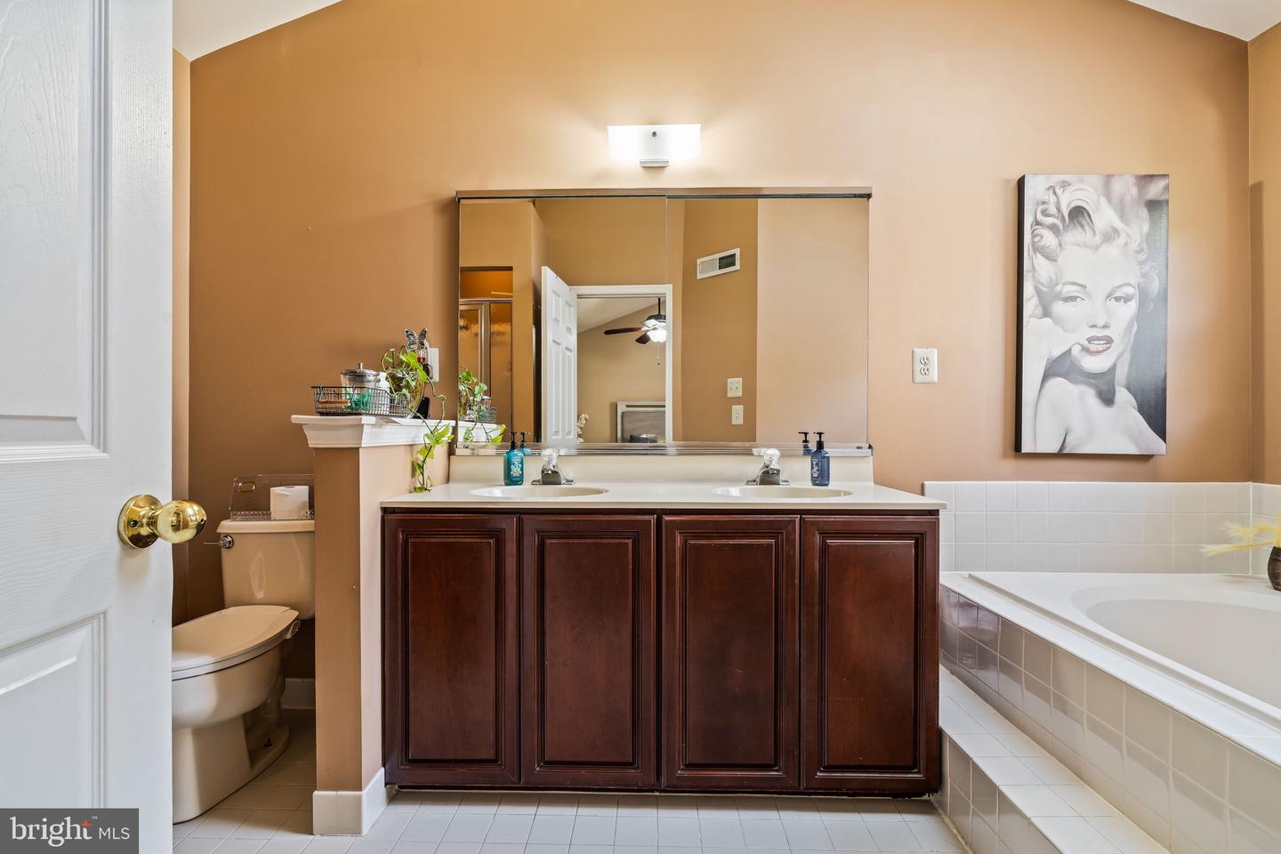 1433 Heron Way Property Photo 14
