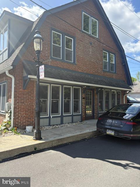 242 WOOD ST #A Property Photo 1