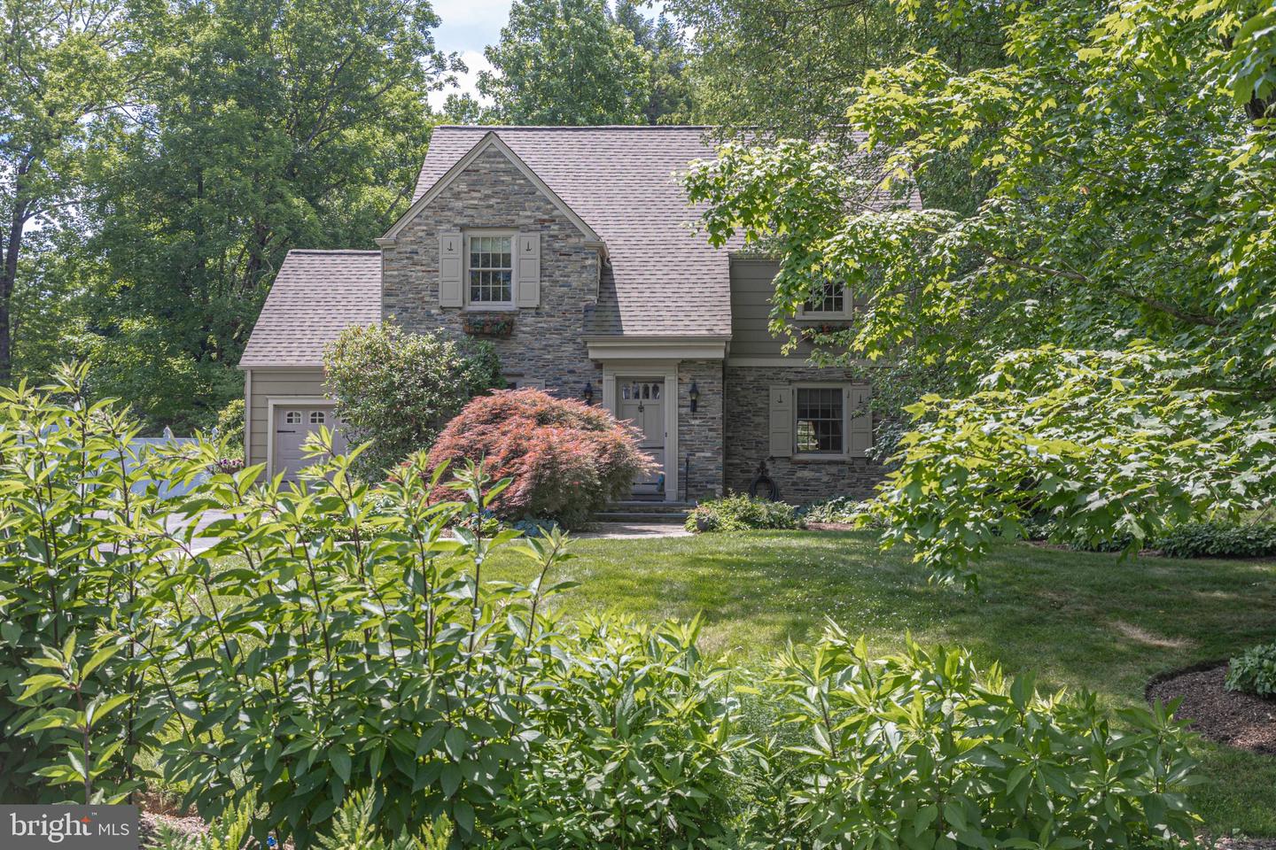 10 Effingham Property Photo 2