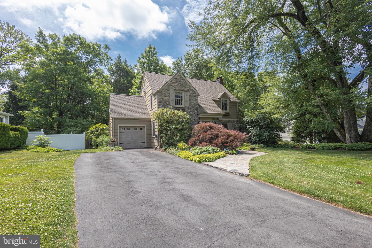 10 Effingham Property Photo 3