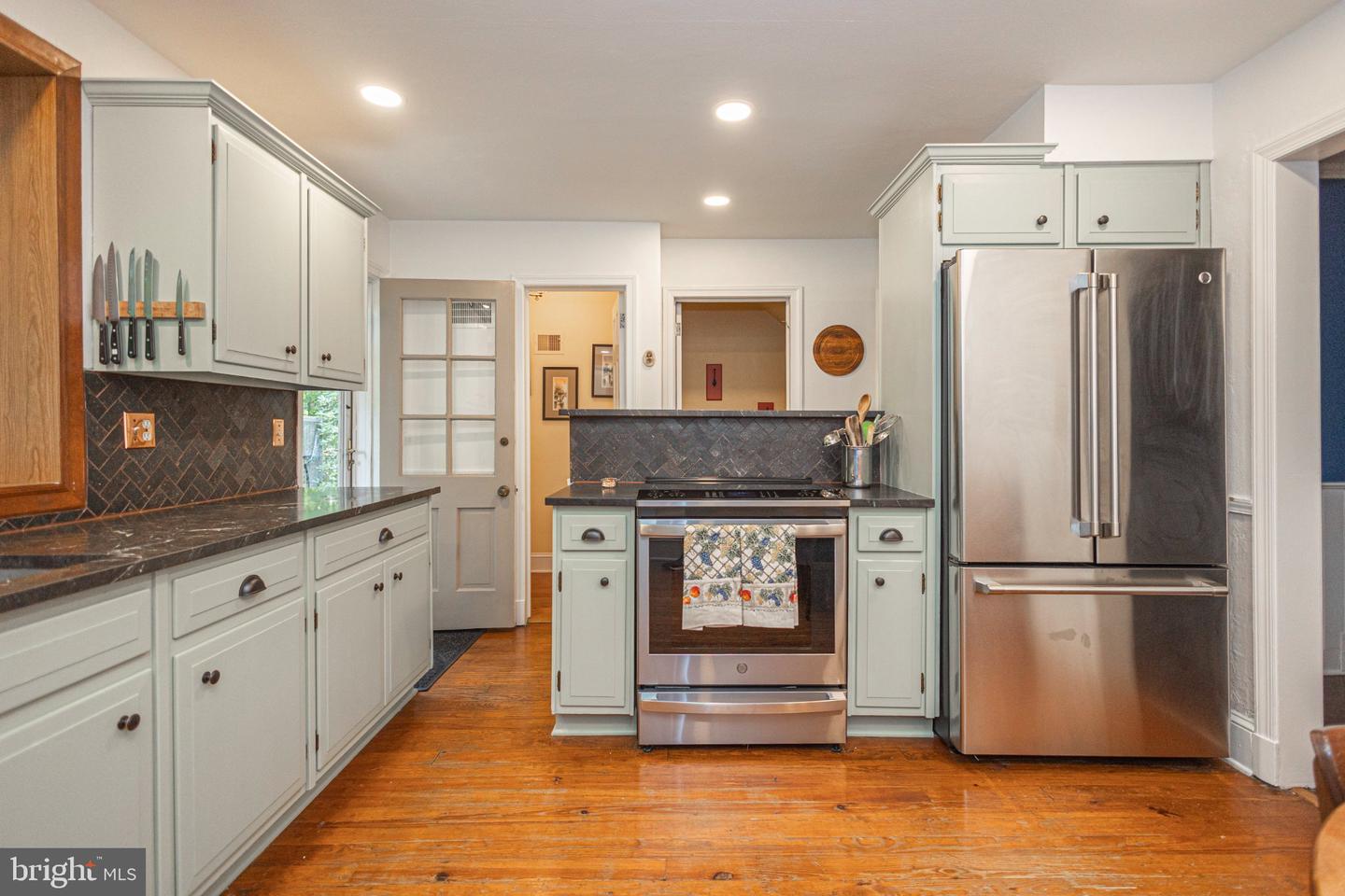 10 Effingham Property Photo 18