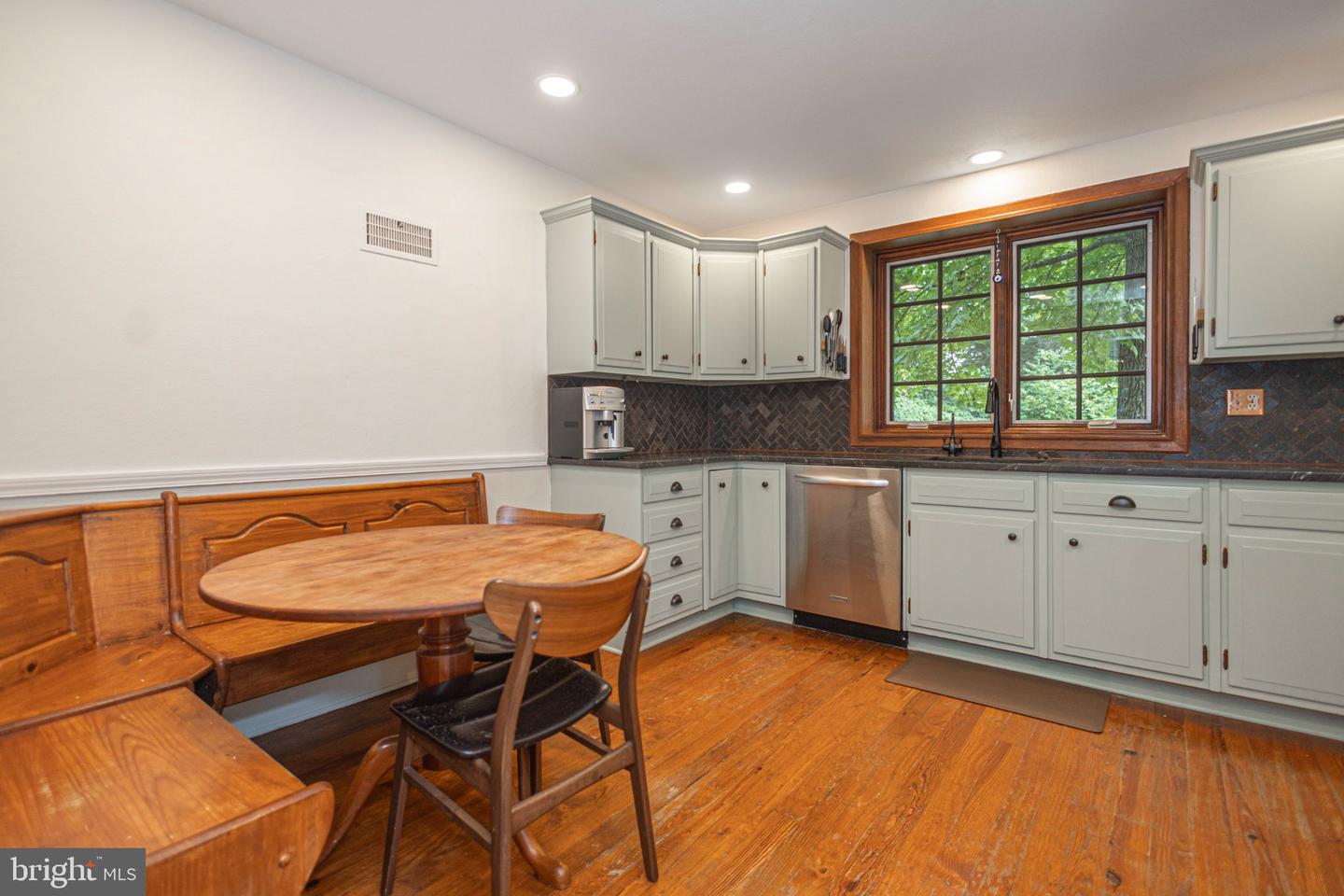 10 Effingham Property Photo 21