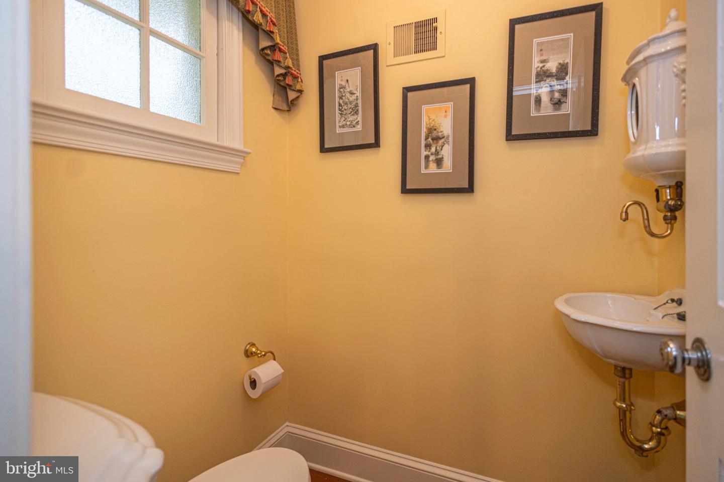 10 Effingham Property Photo 27