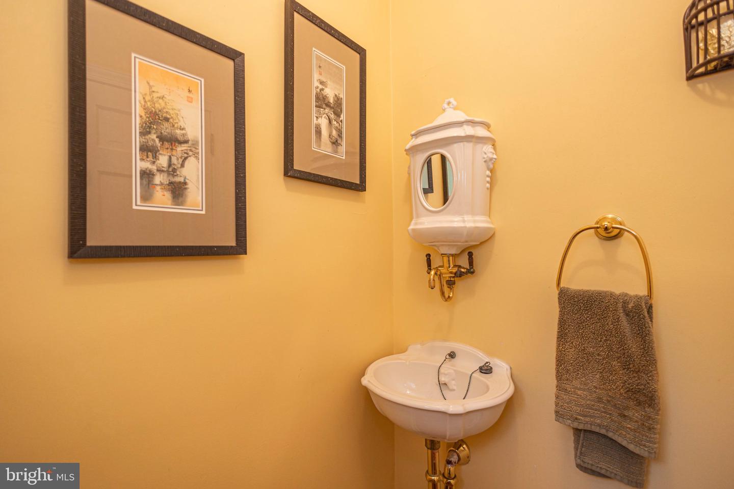 10 Effingham Property Photo 28