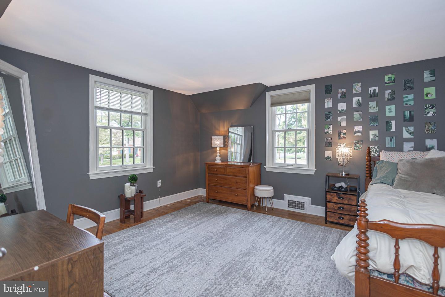 10 Effingham Property Photo 37