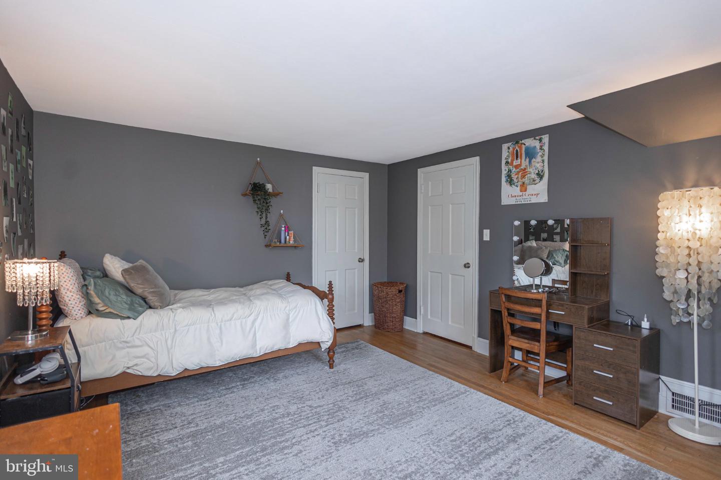 10 Effingham Property Photo 38
