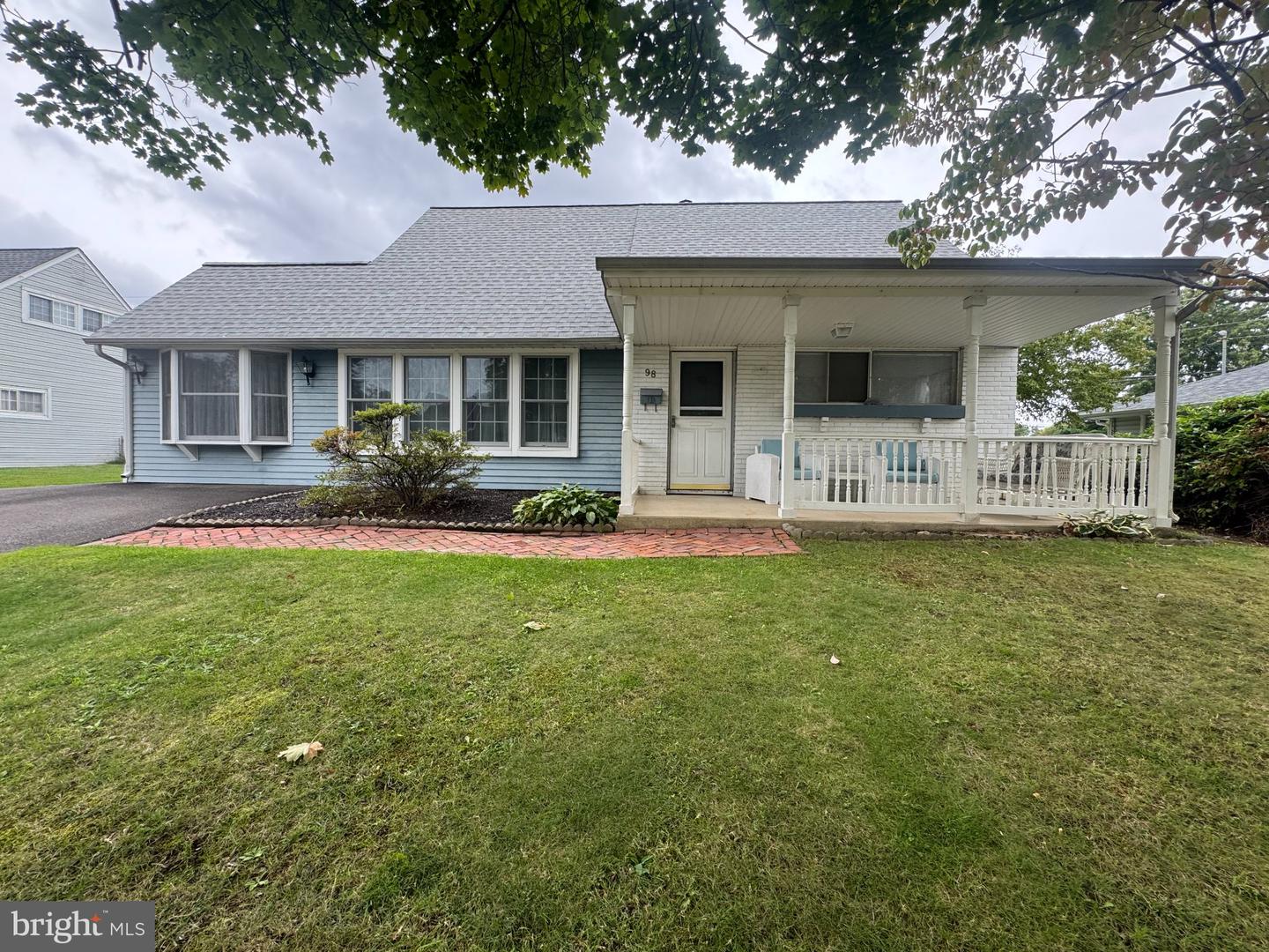 98 Twin Oak Dr Property Photo 2