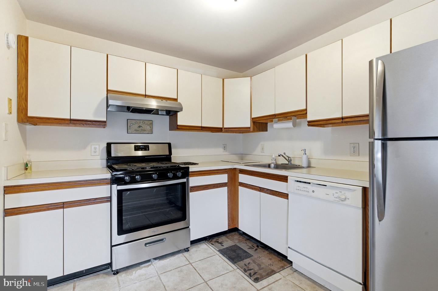 3403 Waltham Ct #209 Property Photo 8