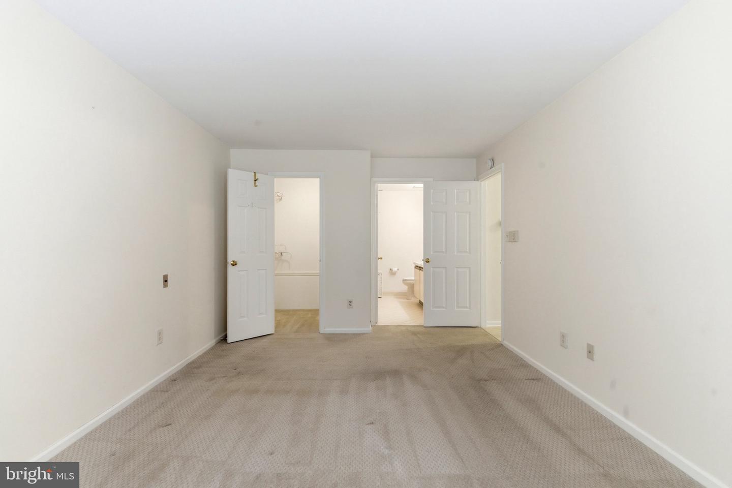 3403 Waltham Ct #209 Property Photo 14