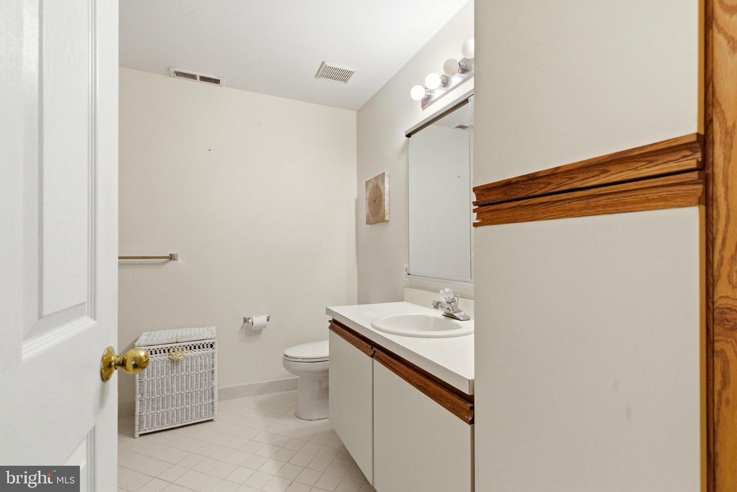 3403 Waltham Ct #209 Property Photo 15