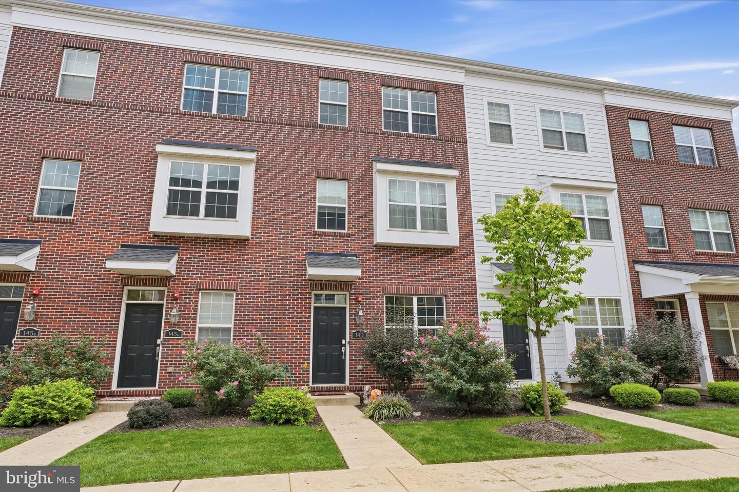 143 Fleet Ct Property Photo 1
