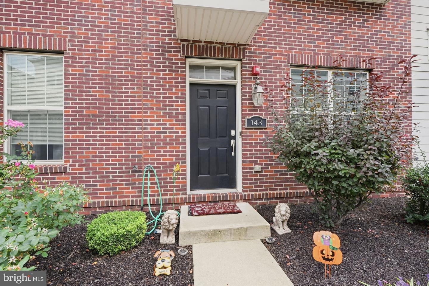 143 Fleet Ct Property Photo 3