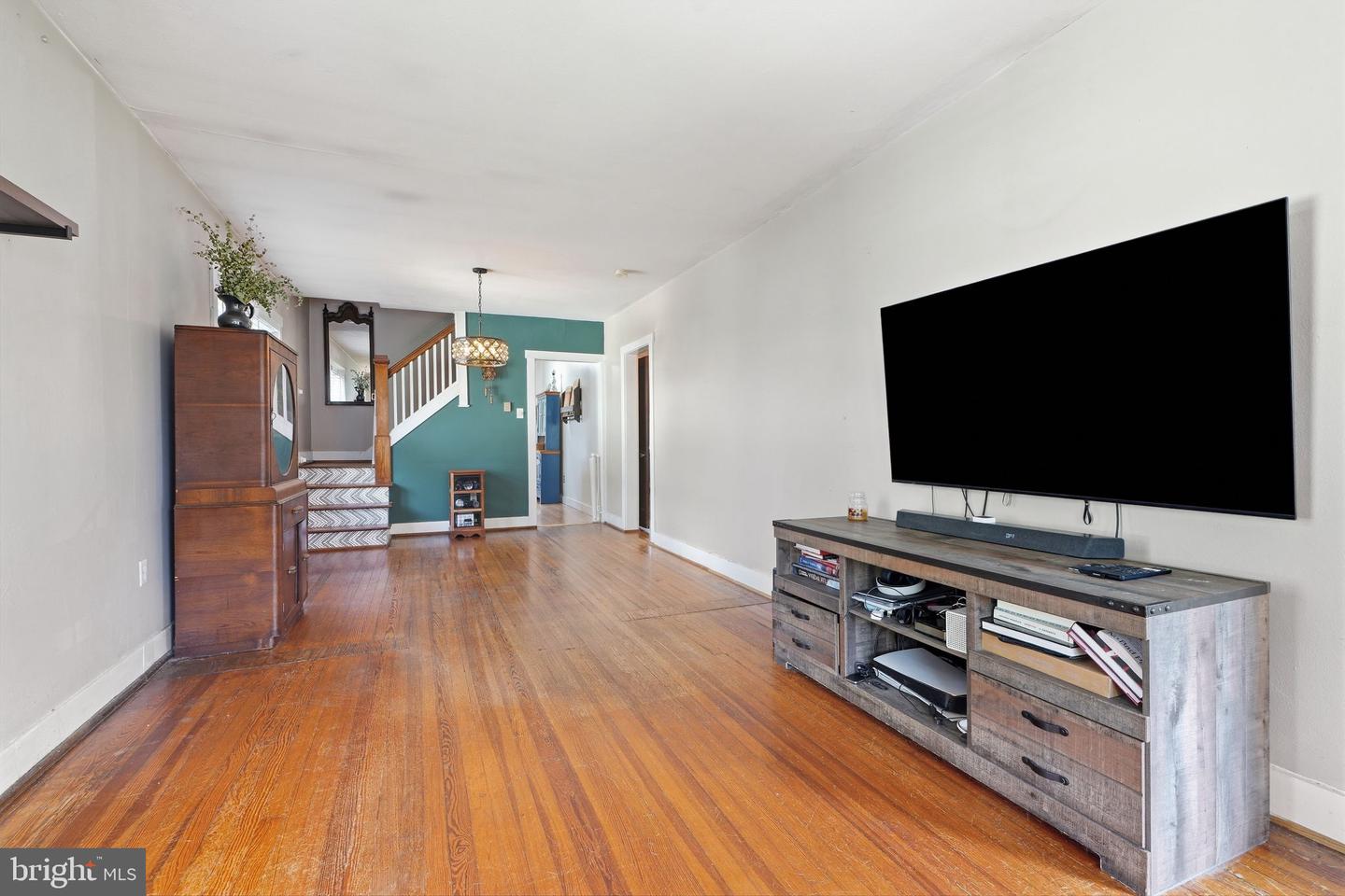 120 Fairview Ave Property Photo 3
