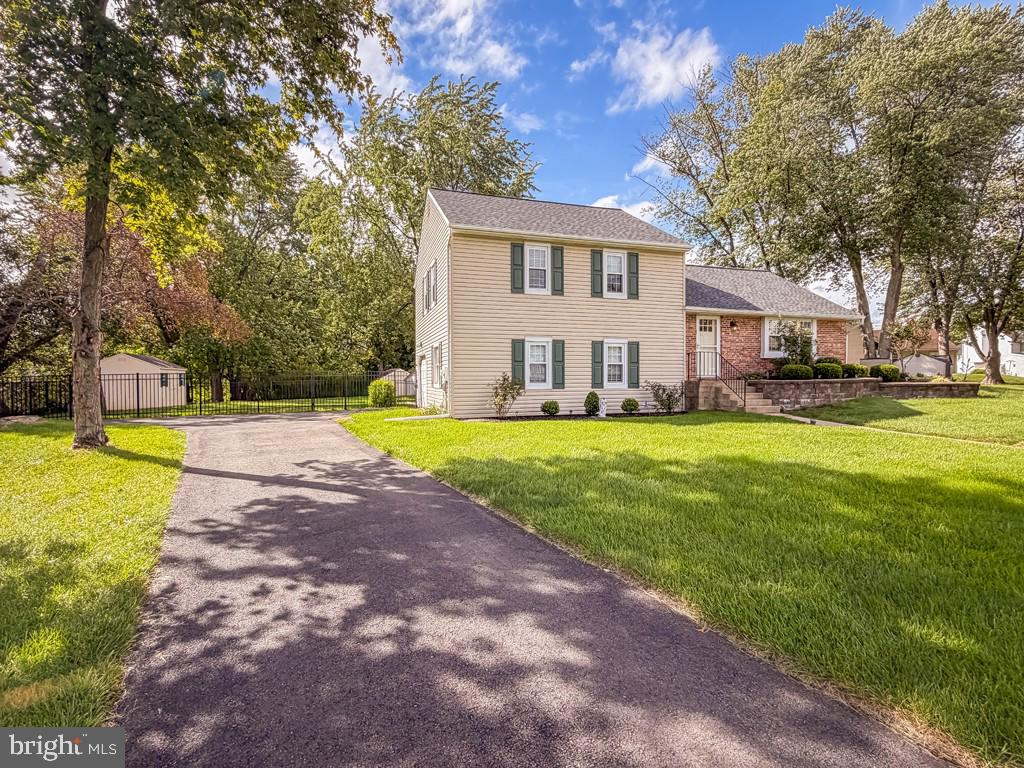 8 Carmel Pl Property Photo 2