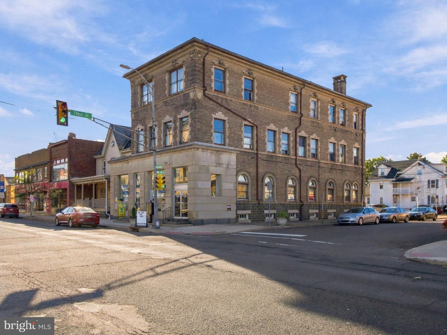 242-248 W Broad St Property Photo 5
