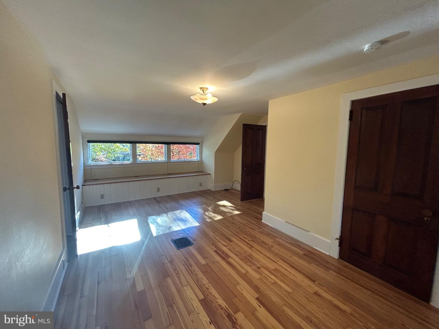 415 E Court St Property Photo 21
