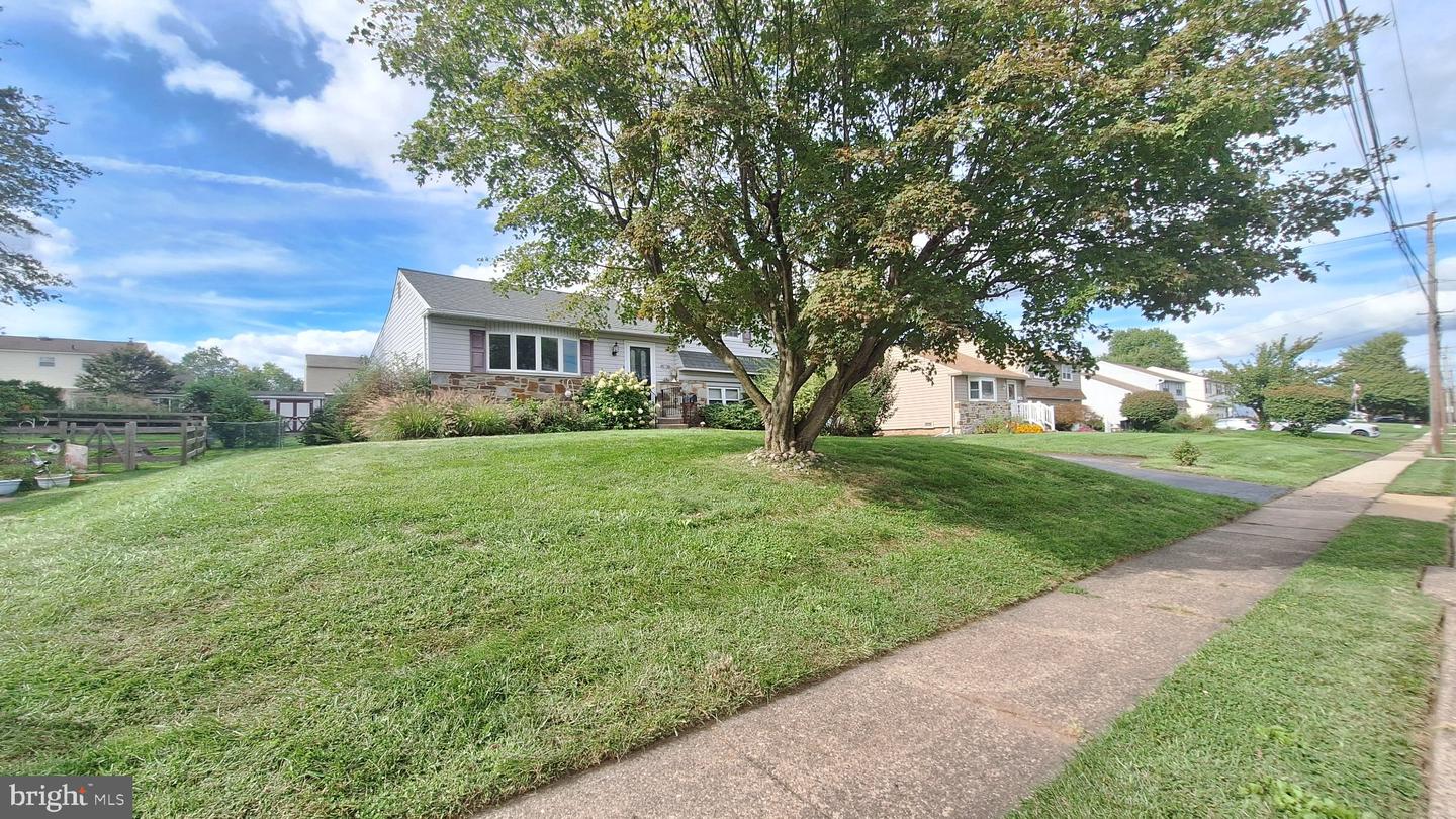 925 Roberts Rd Property Photo 3