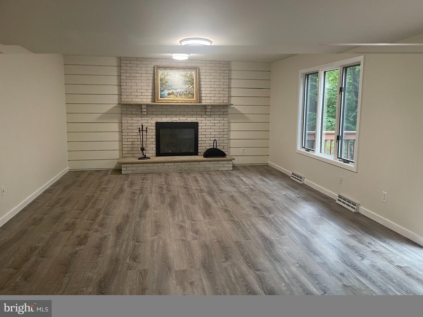 491 Kings Rd Property Photo 11