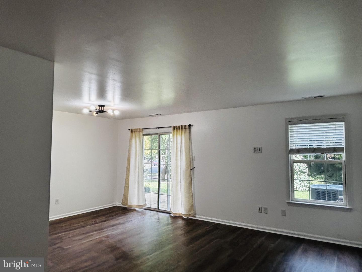 184 Victoria Ct Property Photo 5